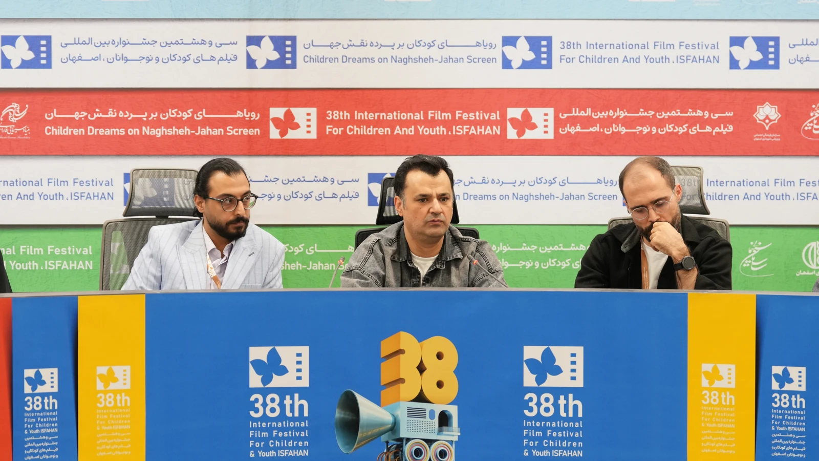 عبور از کلیشه «قهرمانِ تکرو» در «نابغه و دیو سنگی» عبور از کلیشه «قهرمانِ تکرو» در «نابغه و دیو سنگی»